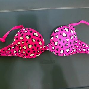 VS pink bra